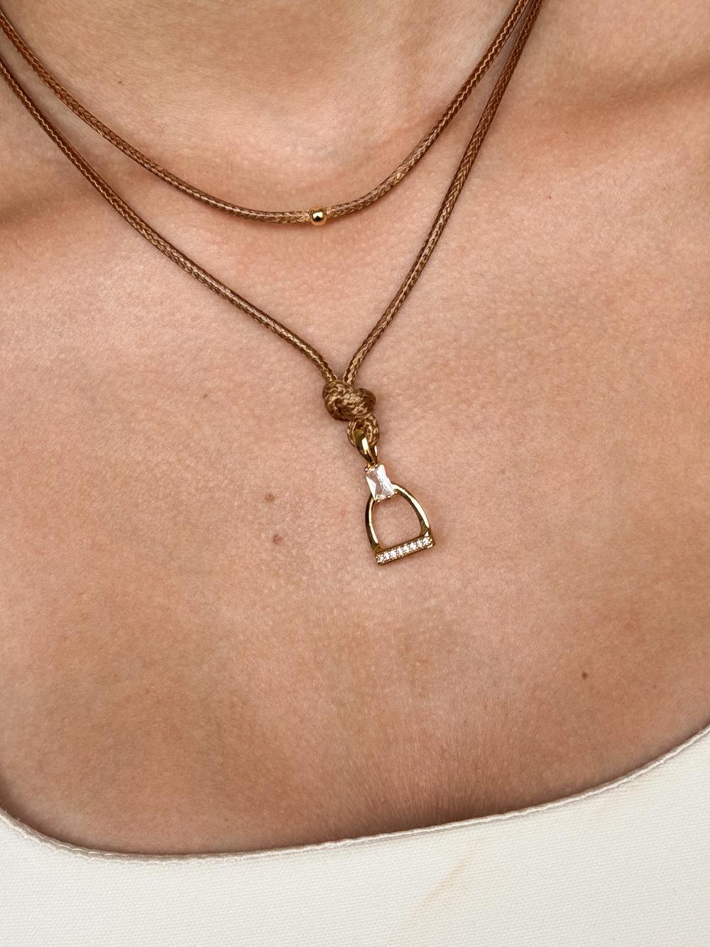 Colar Estribo-zircônia retangular