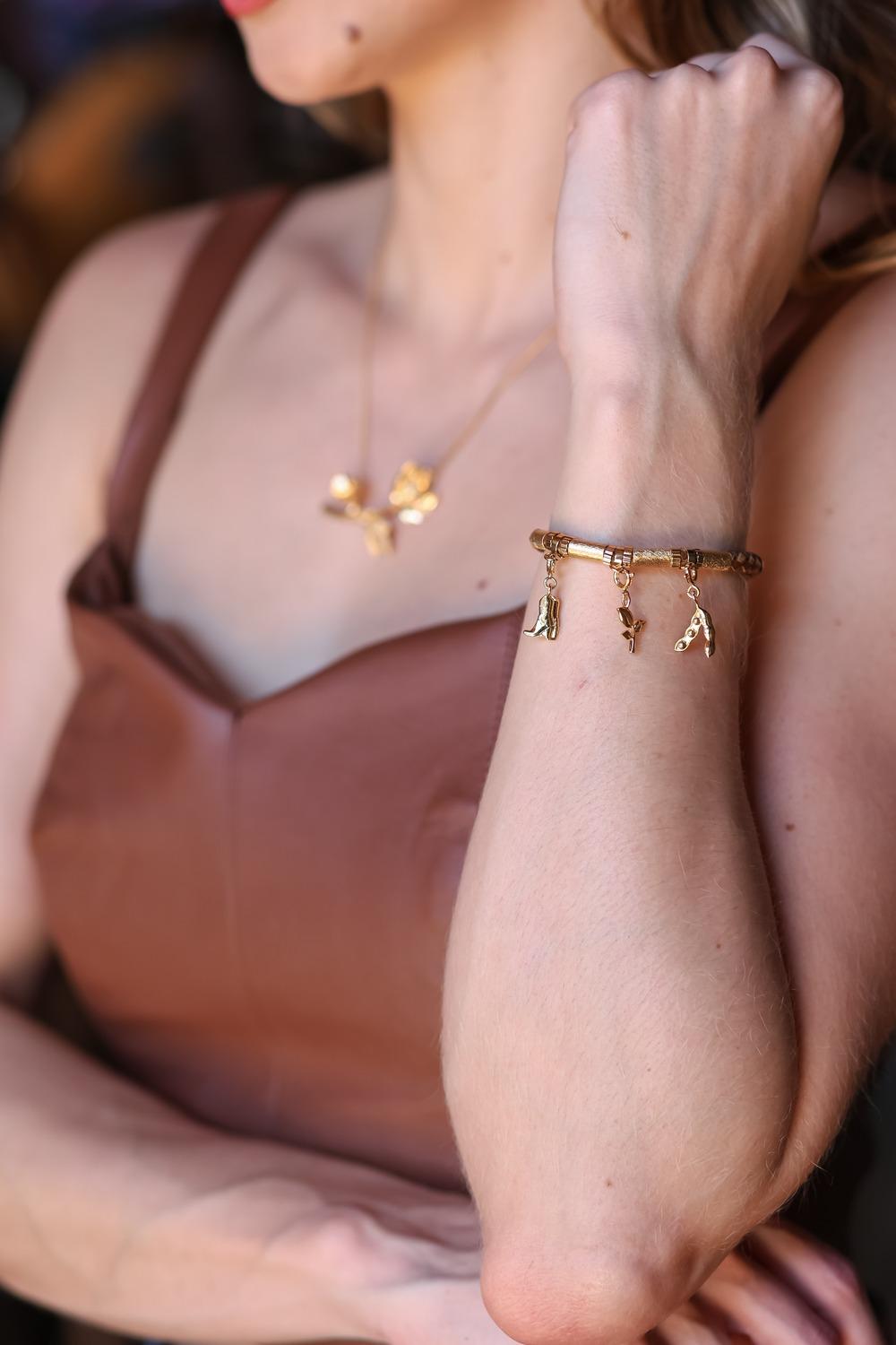 Pulseira Couro Estonado - para pingentes