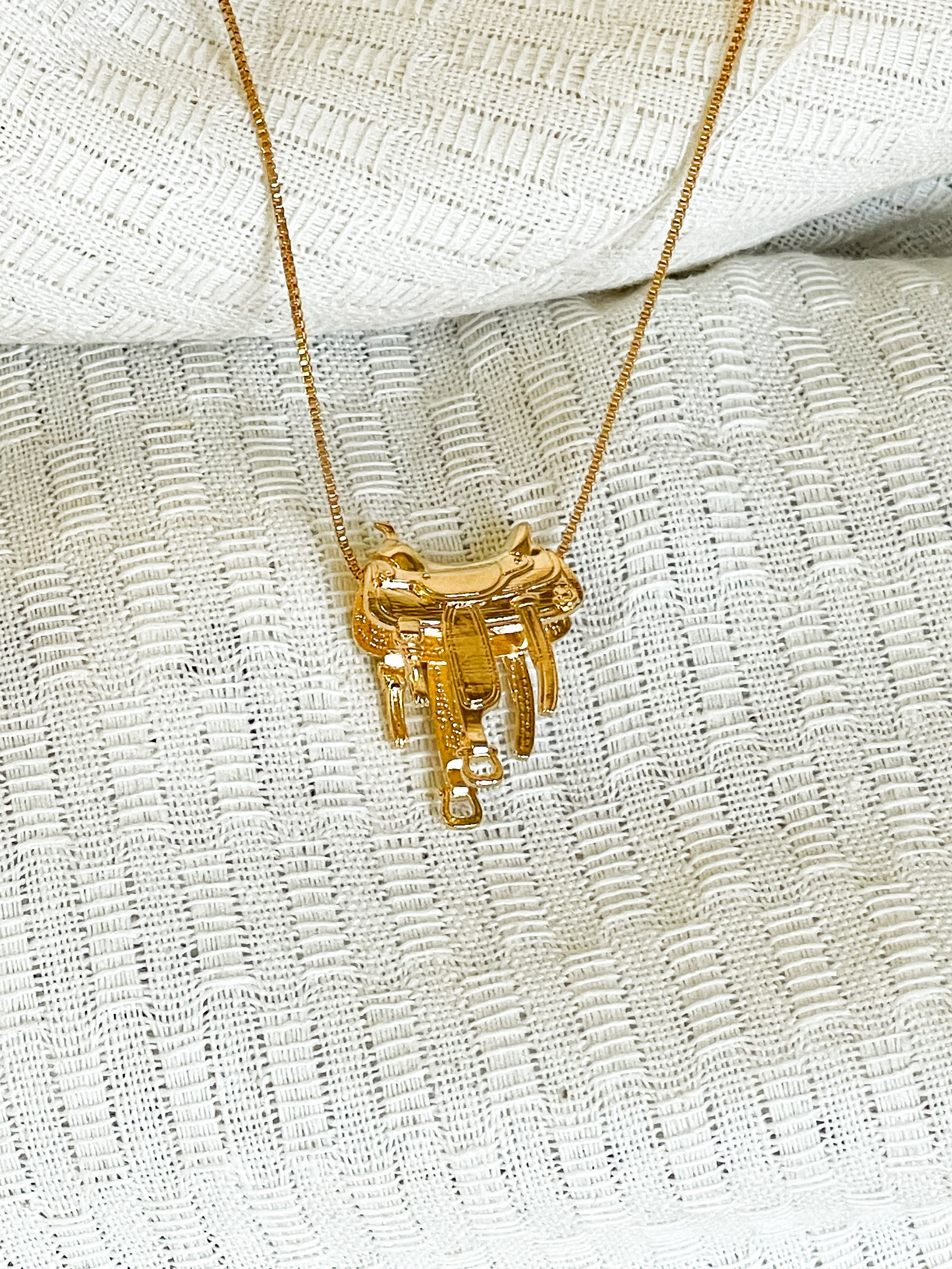 Colar Sela de Cavalo