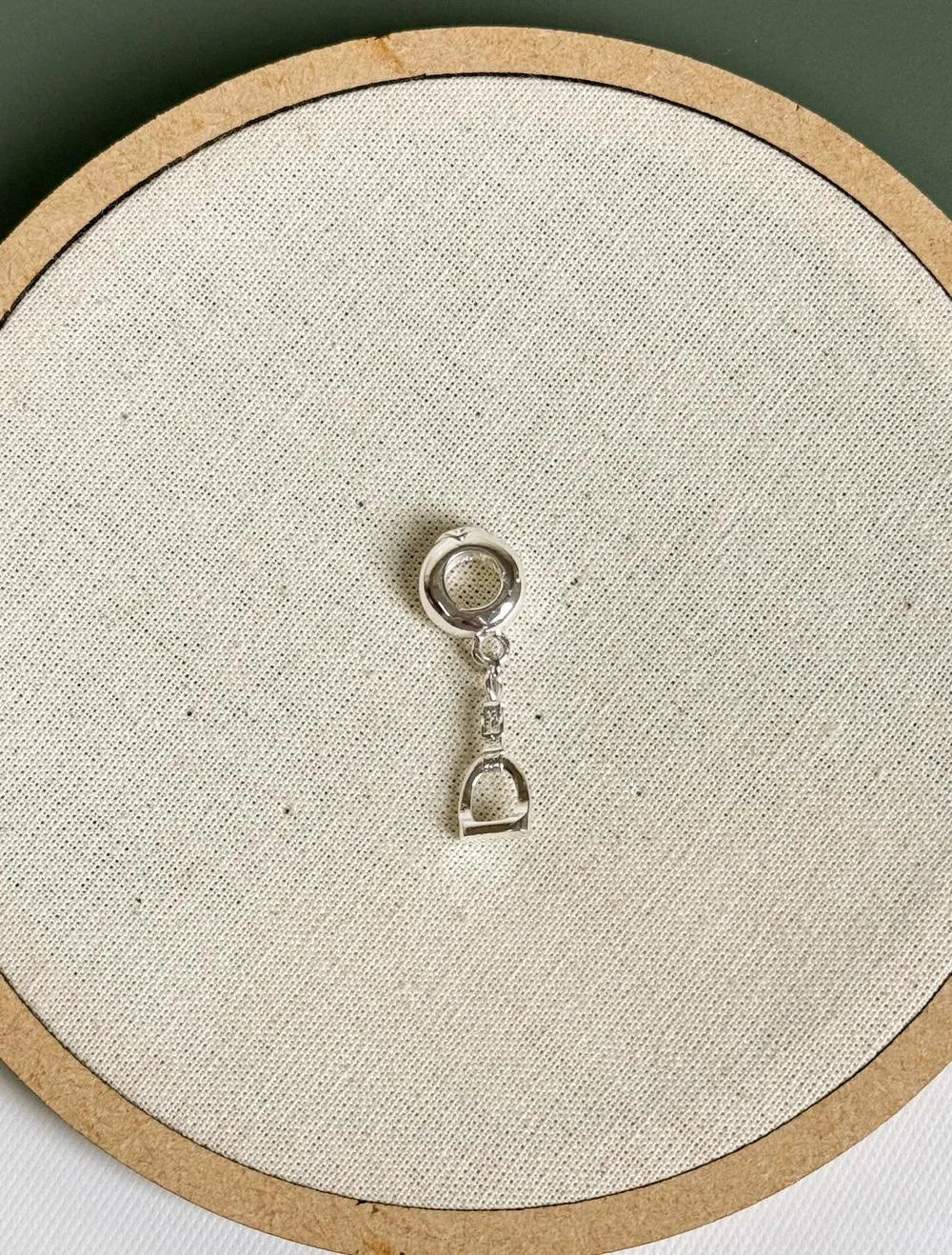 Berloque de Estribo